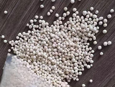 Magnesium sulfate monohydrate white particles